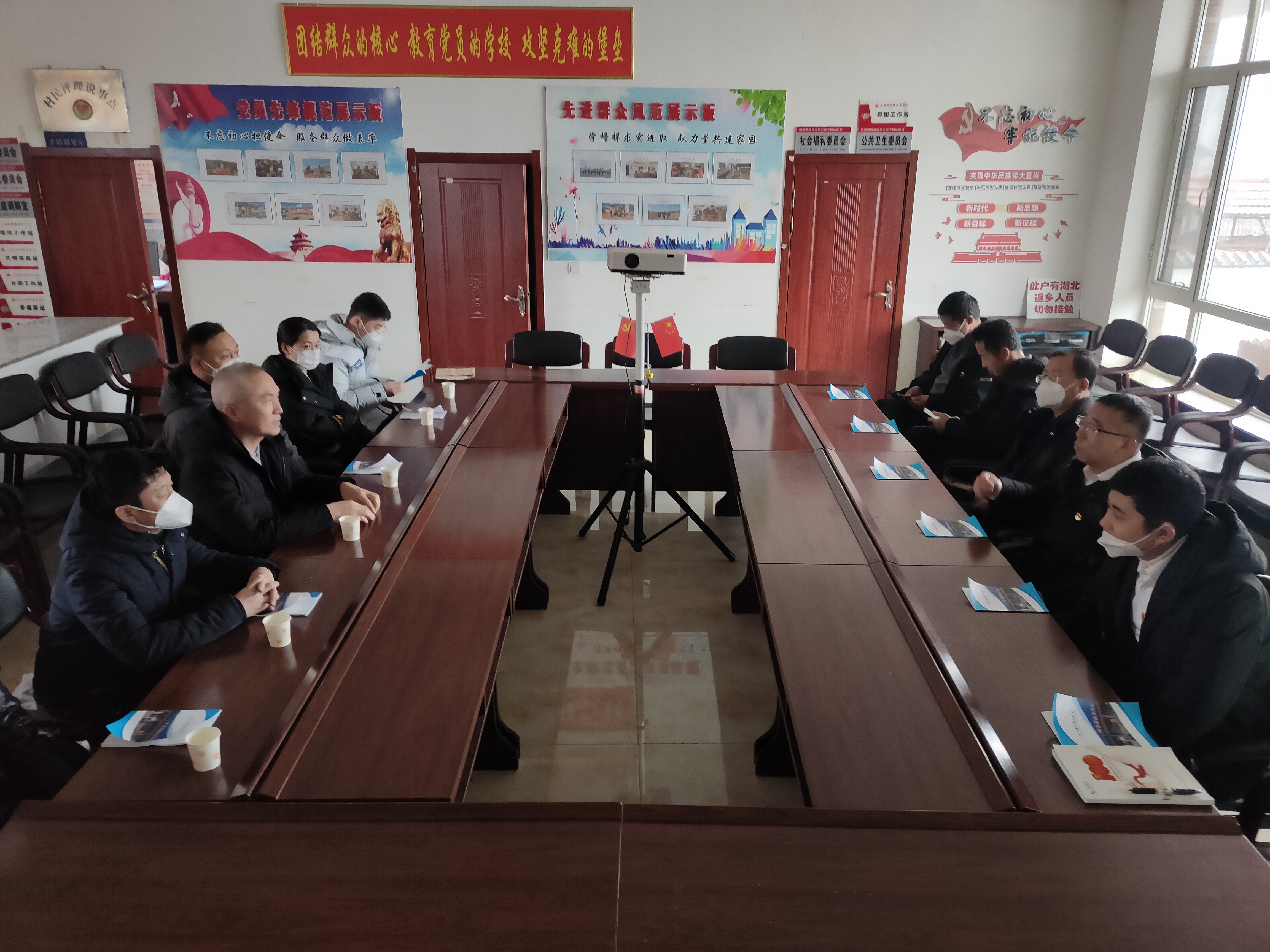 践行国企责任，迎新春送温暖——米乐体育app集团、温泉集团、公服集团前往驻村工作队 走访慰问